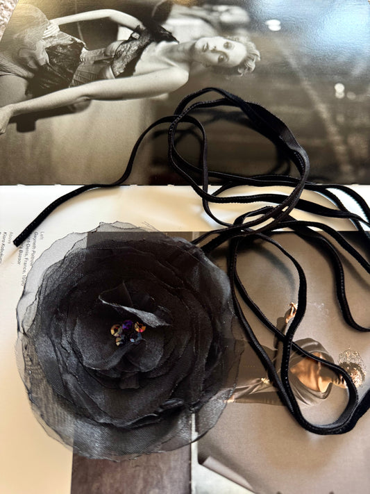 Choker FLOR de satén con lentejuelas